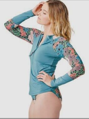 Carve Designs Carve Designs Women's Kona Rashguard.size XS